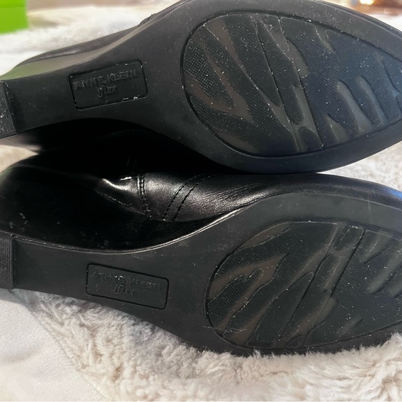 Anne Klein black leather high boot - Picture 6 of 8